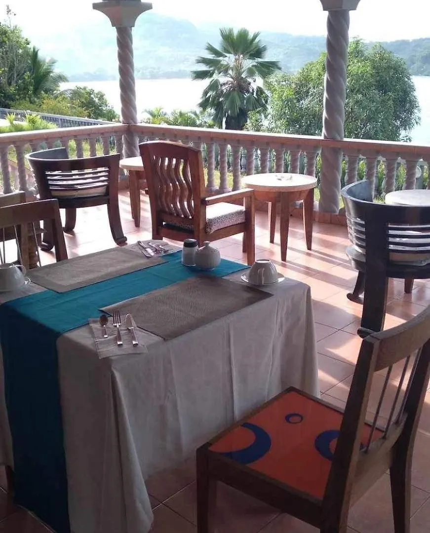 Bayview Villa -Sea Side Villa Anse Boileau Maison d'hôtes